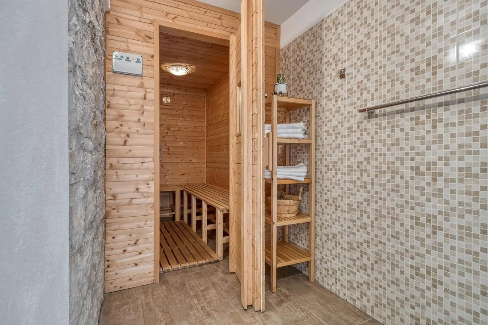 Villa Ladonja With Private Pool And Sauna Marasi 0*,