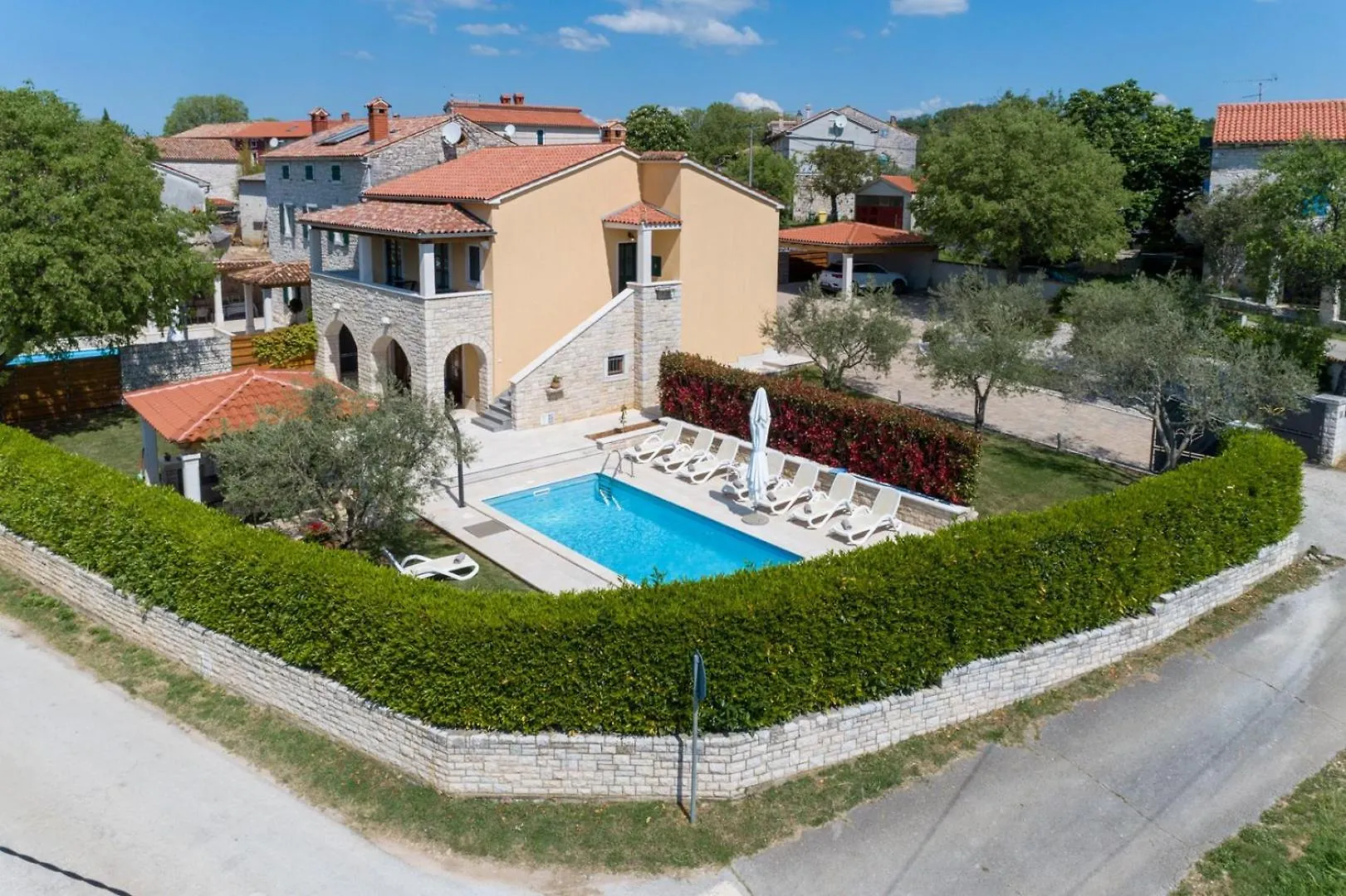 Villa Ladonja With Private Pool And Sauna Marasi